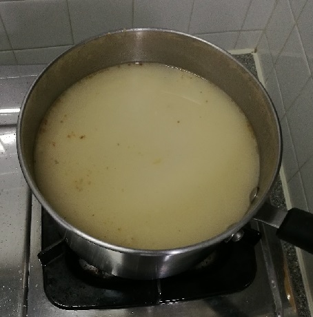 奶白色的魚湯