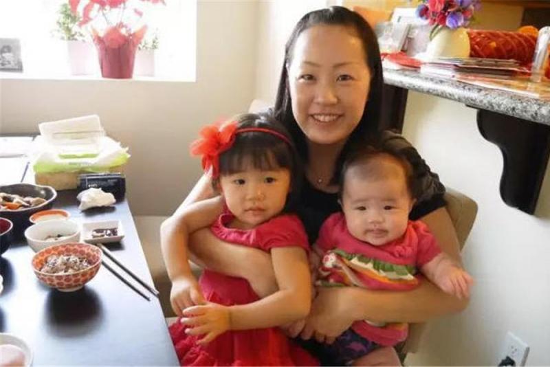 最近網絡上瘋傳「全職媽媽的一天」的帖子，引來近萬轉載，反映了日本的全職媽媽十級辛苦，不為人知的一面。