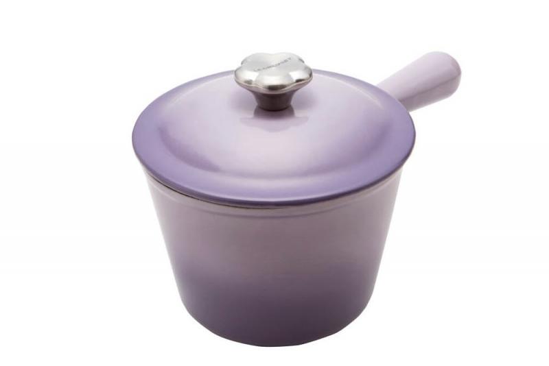 這款Bluebell Purple單柄鑄鐵鍋以$1,680限定價開售，老公放工回家「煮個麵給你吃」這個大小剛剛好。