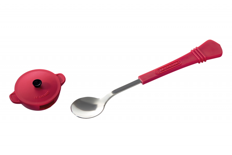 不喜歡粉紅色但喜歡實用餐匙的，會否看上這款紅色深底鍋餐匙？不過這款的造型不是心形的呢。