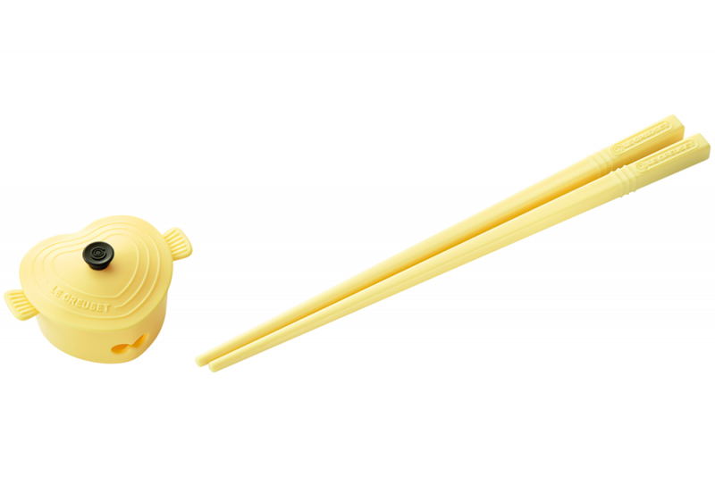 最後介紹還有4套筷子組合，這一套是粉黃心形鍋配筷子。