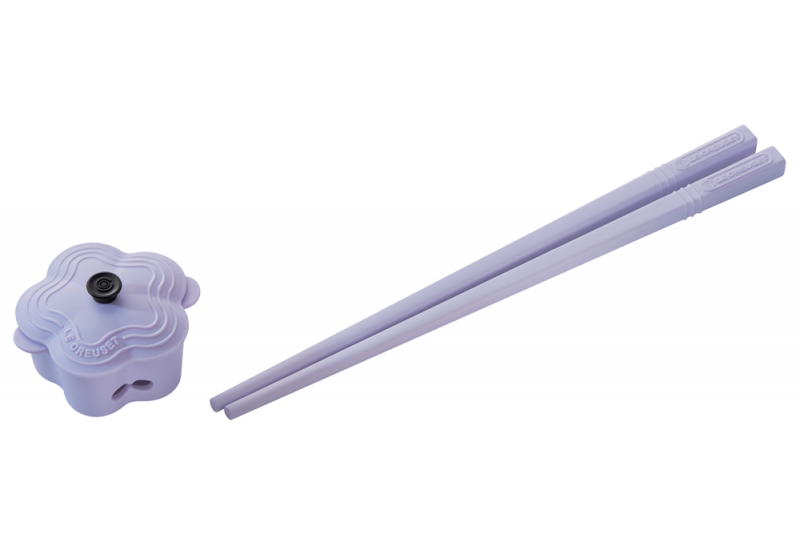 還有這套粉紫花形鍋配筷子，顏色和造型都很有熱搶的潛質！