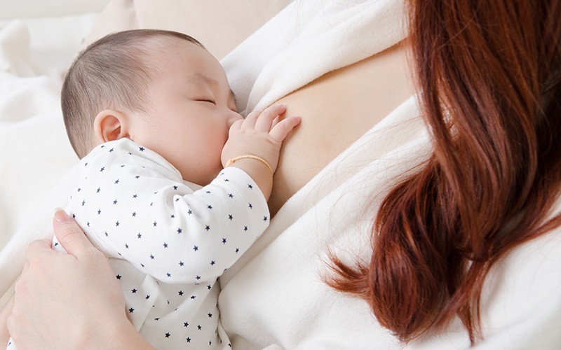 【母乳餵哺】乳頭疼痛、乳頭白點、乳腺炎、BB咬乳頭：4大常見疑問 & 改善方法